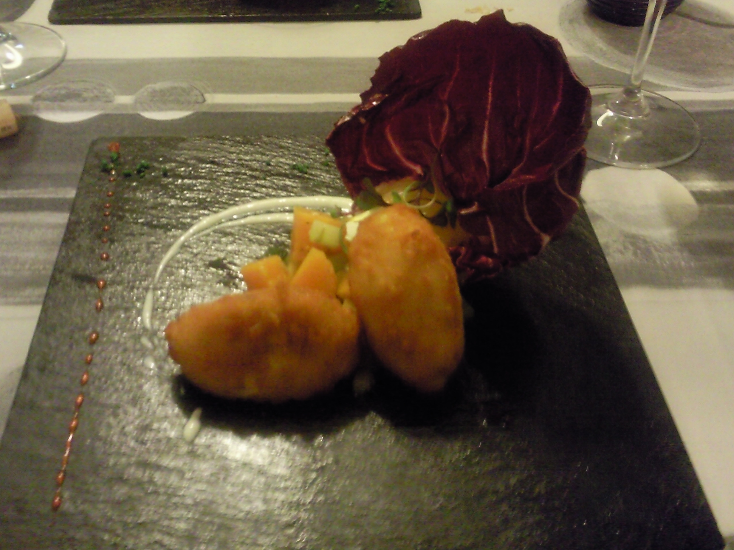 Malkebien en Valencia Albóndigas de bacalao hechas en casa, sobre pisto de calabaza y menta, y falso alioli de limón y hierbabuena